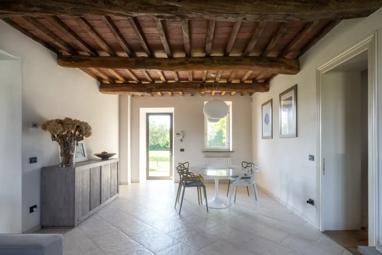Apartment ARABELLA: dining room with original chestnut beams and terracotta ceiling