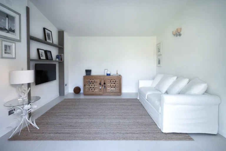 Apartment ARA: luminous living room with white sofa and jute rug